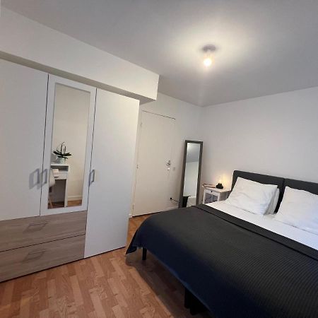 Entire Apartment With Terrace Париж Екстер'єр фото