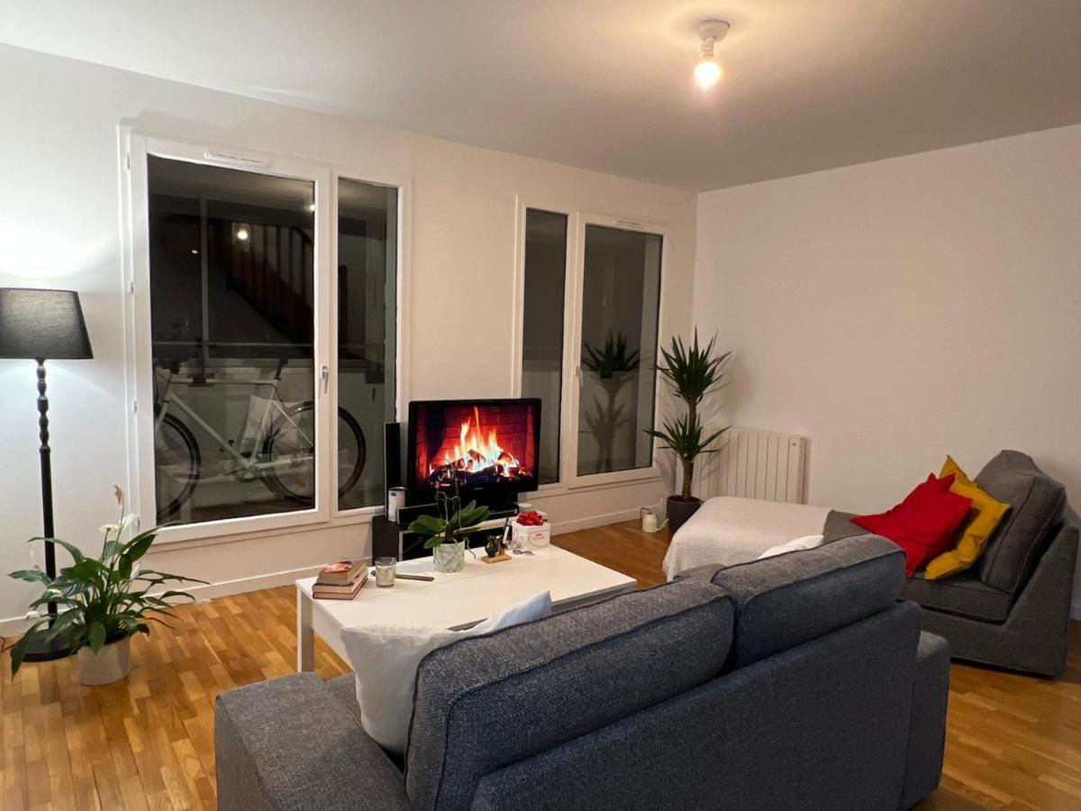 Entire Apartment With Terrace Париж Екстер'єр фото