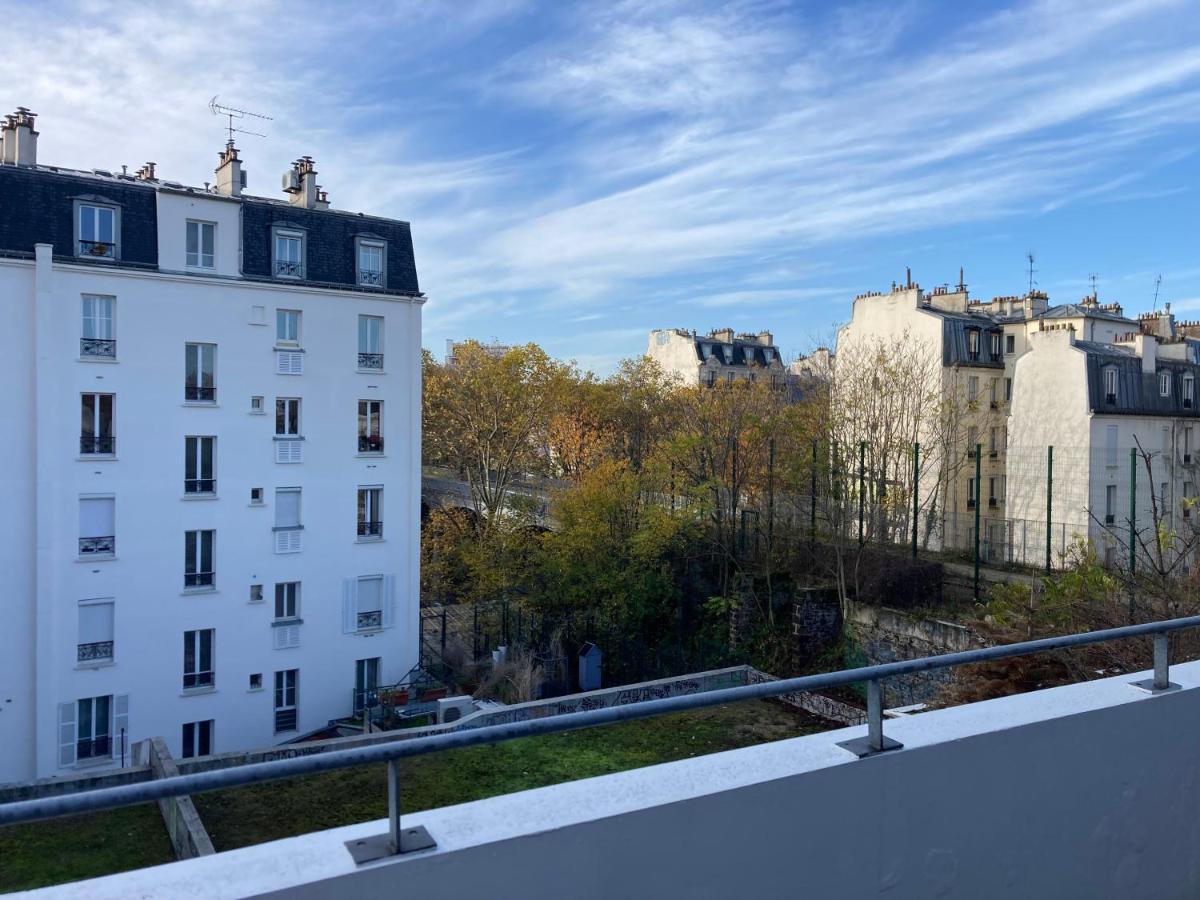 Entire Apartment With Terrace Париж Екстер'єр фото