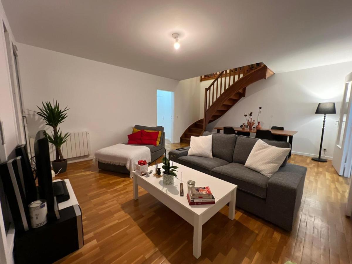 Entire Apartment With Terrace Париж Екстер'єр фото